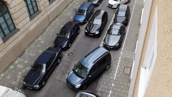 <p>Einparken - vor allem rückwärts - ist für viele Autofahrer die Königsdisziplin.</p>