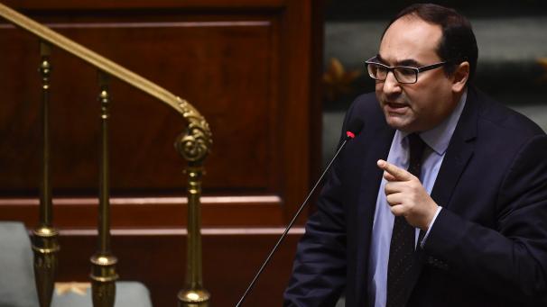 <p>Ahmed Laaouej im Februar 2019 bei einer Rede in der Kammer</p>
