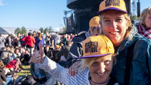 <p>Daumen hoch: Diese beiden Festivalbesucherinnen waren vom Eintagesfestival „Werchter Boutique“ begeistert.</p>