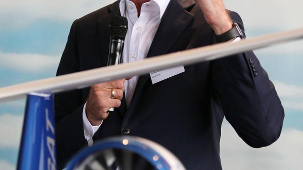 <p>Der Professor für Produktionssystematik, Günther Schuh, stellte das elektrisch/hybridelektrisch angetriebene Flugzeugprojekt Silent Air Taxi vor. Dieses soll eine Reichweite von 500 km haben.</p>