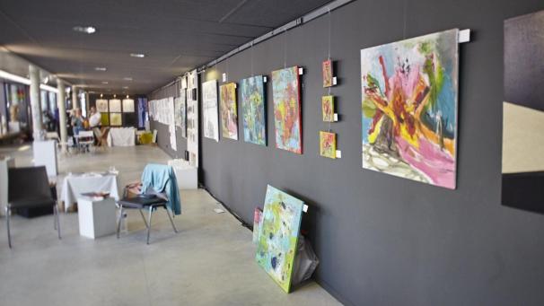 <p>Zum vierten Mal findet die „etwas andere“ Kunstmesse an diesem Wochenende im Kulturzentrum Alter Schlachthof in Eupen statt. Von Freitag bis Sonntag präsentieren die kunstfirma a2b mit Chudoscnik Sunergia zeitgenössische Kunst in den historischen Räumen.</p>