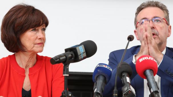 <p>Die PS-Unterhändler Laurette Onkelinx (l.) und Rudi Vervoort leiten die Bildung einer neuen Brüsseler Regionalregierung auf frankofoner Seite.</p>