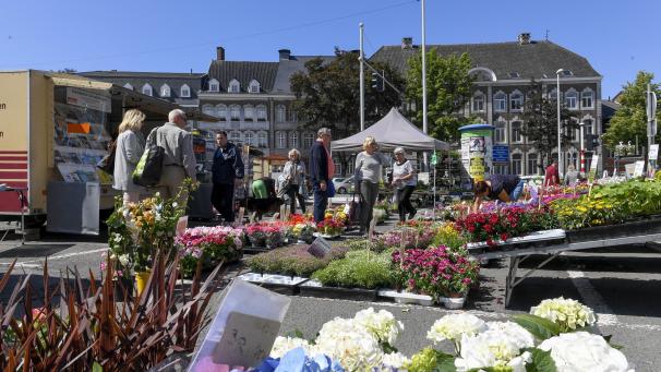<p>Die Eupener und ihre Gäste sind einigermaßen zufrieden mit ihrer Stadt. Allerdings ist noch Luft nach oben. Abgefragt wurde das Angebot des örtlichen Handels sowie die Erreichbarkeit, die Gastronomie, Dienstleistungen, Freizeitangebot, Lebendigkeit, Sehenswürdigkeiten.</p>