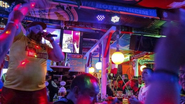 <p>Mike Nüchtern trumpft auf Anhieb mit seinen Hits in Bulgarien auf.</p>