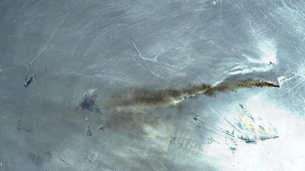 <p>Das Falschfarbenbild des Satelliten Sentinel-2 der Europäischen Kommission, der von der Sentinel Hub-Website von Sinergise verarbeitet wurde, zeigt, dass der Öltanker Front Altair im Golf von Oman mit Rauch in Flammen steht. Inmitten der Spannungen mit dem Iran ist es nahe der Küste des Landes zu schweren Zwischenfällen mit Handelsschiffen von Reedereien aus Deutschland und Norwegen gekommen.</p>
