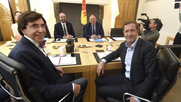 <p>Die Konsultationen zwischen den Parteien vor den eigentlichen Verhandlungen sind Usus bei der Regierungsbildung.</p>