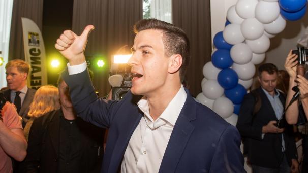 <p>26. Mai: Dries Van Langenhove feiert seinen Wahlsieg.</p>