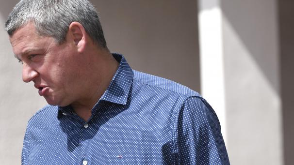 <p>Dimitri Fourny muss sein Amt als Bürgermeister an seinen Konkurrenten Yves Evrard abtreten. Fourny wird des Betrugs mit Wahlbevollmächtigungen verdächtigt.</p>