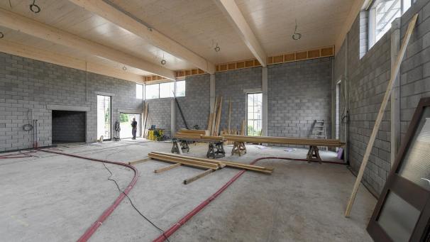 <p>Die akustische Trennwand im neuen Bewegungsraum der Schule (Foto) lässt sich aus technischen Gründen nicht wie geplant verwirklichen. Stattdessen wird der Gemeinschaftsraum umgestaltet.</p>