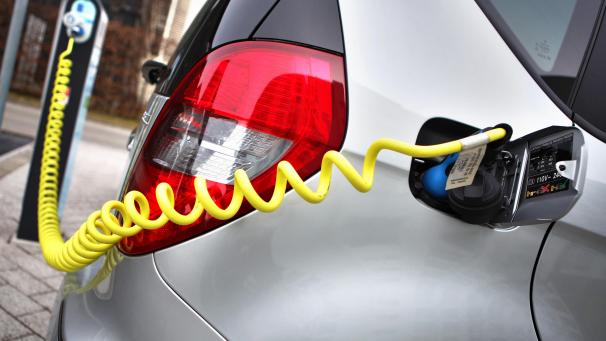 <p>Zur Entlastung des Stromnetzes müsste das Aufladen von Elektroautos räumlich und zeitlich besser verteilt werden.</p>