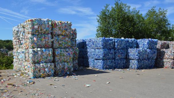 <p>Noch werden die PMK-Abfälle in St.Vith zu Ballen gepresst. Bald übernehmen halb-automatisierte Sortierzentren die Arbeit.</p>