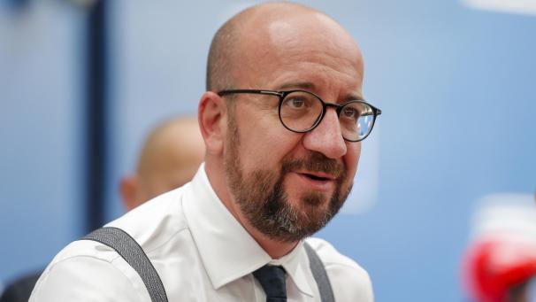 <p>Premier Charles Michel trifft zum EU-Gipfel ein. Zentrales Thema ist die Besetzung von Brüsseler Spitzenposten für die nächsten Jahre. Dabei soll selbst sein Name gefallen sein. Eine Entscheidung ließ am Abend auf sich warten.</p>