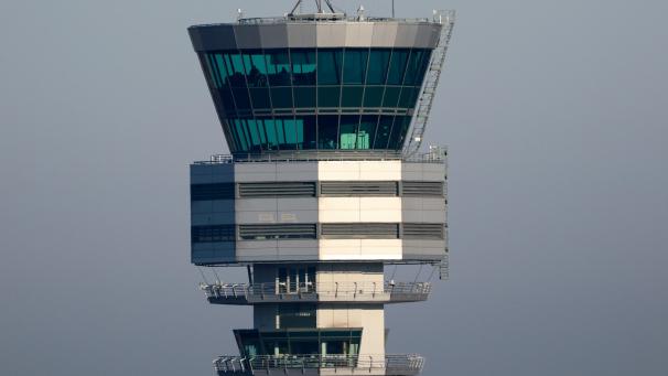 <p>Kommende Nacht ruht bei der Flugsicherung Skeyes zumindest teilweise die Arbeit, was eine Teilsperrung des belgischen Luftraums zur Folge hat.</p>