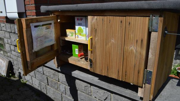 <p>Babynahrung, Rote Bete und Tee: Der Fairteiler in Büllingen war am Freitagnachmittag gut gefüllt.</p>