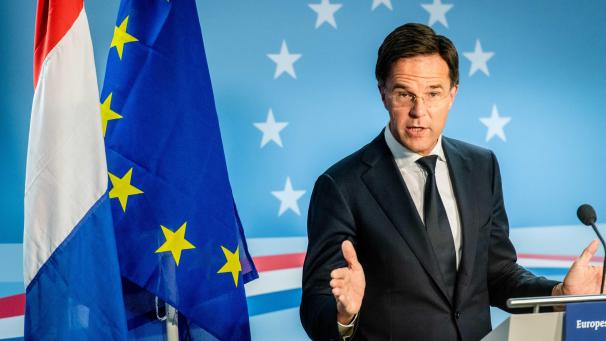 <p>Premierminister der Niederlande Mark Rutte spricht zu Journalisten am Ende des EU-Gipfels in Brüssel. Die Staats- und Regierungschefs der EU hatten bei dem zweitägigen Treffen unter anderem über eine neue Führung der EU und das umstrittene Eurozonenbudget beraten.</p>
