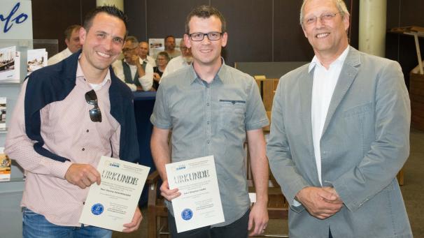 <p>Zahlreiche Absolventen konnten für ihre Prüfungsstücke Auszeichnungen entgegen nehmen.</p>