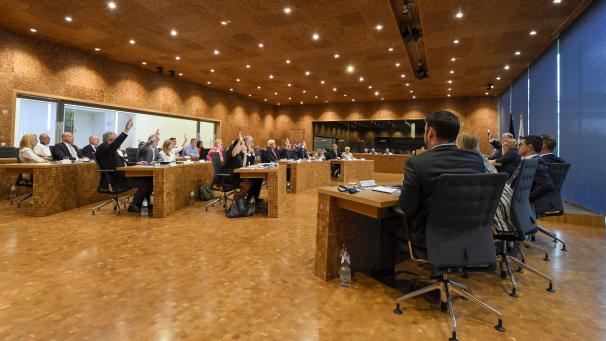 <p>Das Parlament der DG wird in der neuen Legislatur von der knappen Situation zwischen Mehrheit und Opposition geprägt sein.</p>