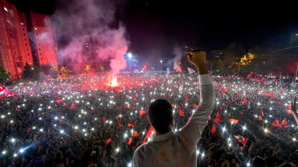 <p>Überraschend klar hat Oppositionskandidat Ekrem Imamoglu die Bürgermeisterwahl in Istanbul gewonnen.</p>