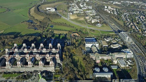 <p>Der Campus Melaten mit dem Uniklinikum: Die RWTH hat das 170.000 Quadratmeter große Gelände im Westen der Stadt 2018 gekauft. Der RWTH Aachen Campus mit seinen beiden Bereichen Melaten und West soll dadurch zu einem der größten Forschungsareale Europas entwickelt werden.</p>