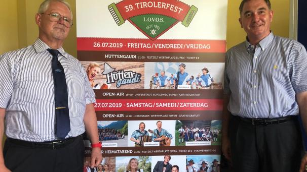 <p>Ehrenpräsident FC Bourseaux (links) und Präsident Patrick Heinen stellten im Namen von Lovos das Programm des 39. Tirolerfestes vor.</p>