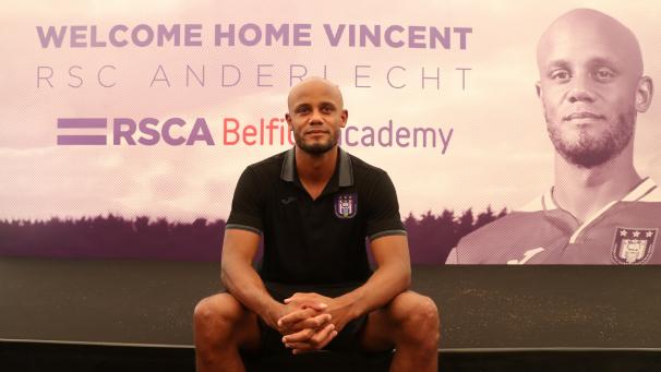 <p>Vincent Kompany bei der Pressekonferenz anlässlich seiner offziellen Vorstellung</p>