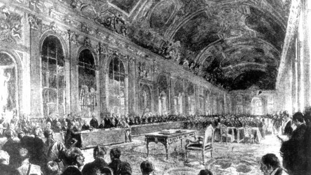 <p>Der Versailler Vertrag wurde im Spiegelsaal des Schlosses unterschrieben: Für das Deutsche Kaiserrreich eine doppelte Demütigung.</p>