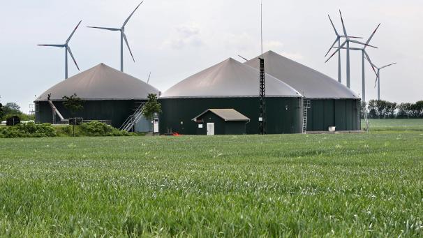 <p>Stromerzeugung mit dem Klima-Joker Biogas: Biogasanlage eines Landwirtschaftsunternehmens im ostdeutschen Mecklenburg-Vorpommern.</p>