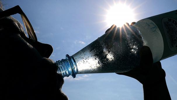 <p>Bei Hitze sollte man das Trinken nicht vergessen.</p>
