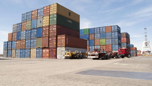 <p>Container im Hafen von Buenos Aires. Dramatische Wettbewerbsverzerrungen?</p>