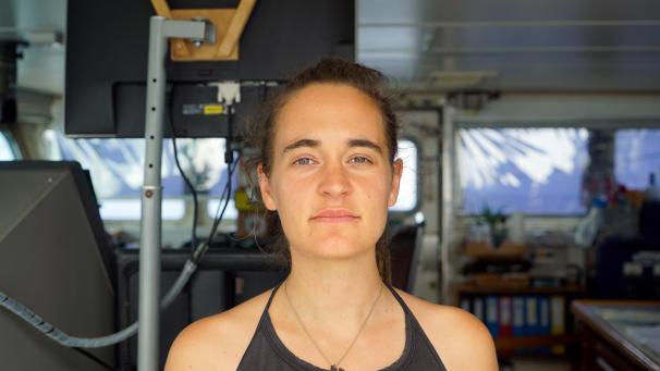 <p>Carola Rackete aus Kiel, deutsche Kapitänin der „Sea-Watch 3“, aufgenommen an Bord des Rettungschiffs.</p>
