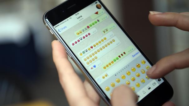 <p>WhatsApp &amp; Co. verdrängen SMS aufs Abstellgleis.</p>