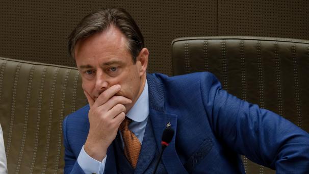 <p>Bart de Wever will so lange mit der Bildung einer Regierung in Flandern warten, bis föderal Klarheit herrscht.</p>