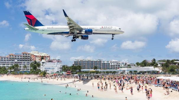 <p>Der Tourismus mit seinen Flugreisen trägt selbst zum Klimawandel bei.</p>