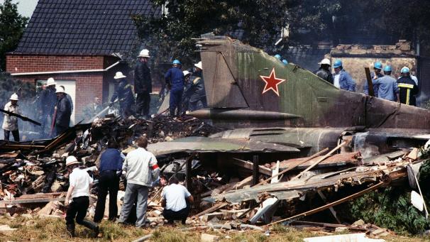 <p>Das Haus, in das die sowjetische Maschine gestürzt war, wurde komplett zerstört.</p>