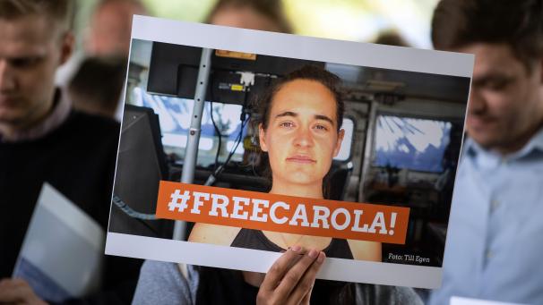 <p>Die Kapitänin der deutschen Hilfsorganisation Sea-Watch, Carola Rackete, kommt frei.</p>