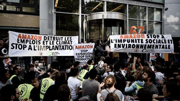 <p>Protestaktionen gegen Amazon in Paris: Der schwerreiche Konzern hat nicht nur Fans.</p>