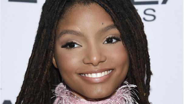 <p>Die US-amerikanische Sängerin Halle Bailey wird die Hauptrolle in der Verfilmung des Märchens „Die kleine Meerjungfrau“ spielen.</p>