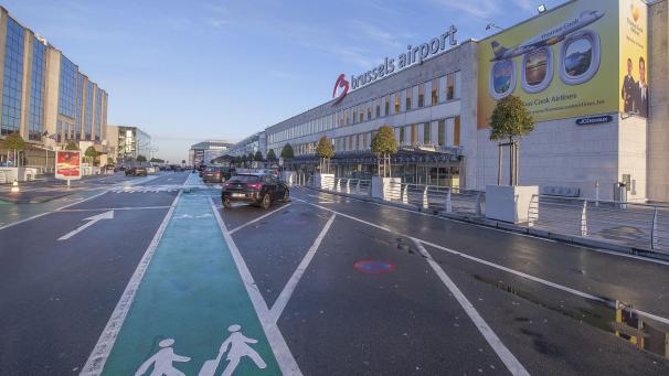 <p>Die Drop-off-Zone (hier der frühere Bereich) am Brüsseler Flughafen ist kein Parkplatz.</p>