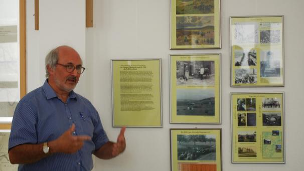 <p>Klaus-Dieter Klauser führte die Gäste der Vernissage zur neuen Ausstellung im ZVS-Museum durch die wechselhafte Geschichte der Ostkantone.</p>