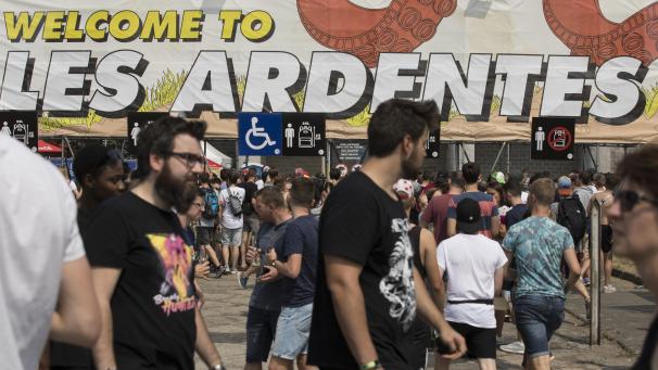 <p>Der Festivaltag endete mit Konzerten von Booba auf der Hauptbühne und Petit Biscuit an der Wallifornia Beach. Bild:belga</p>