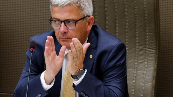 <p>Van Dijk hatte 1,42 Promille Alkohol im Blut. Er musste seinen Führerschein für sechs Stunden abgeben.</p>