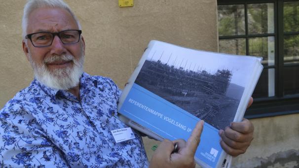 <p>Jean-Marie Malaise, früher belgischer Besatzungssoldat, führt jetzt Besucher durch Vogelsang.</p>