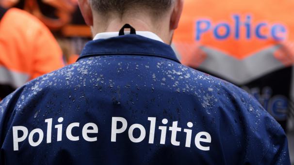 <p>Ein Vervierser Polizist wurde festgenommen.</p>