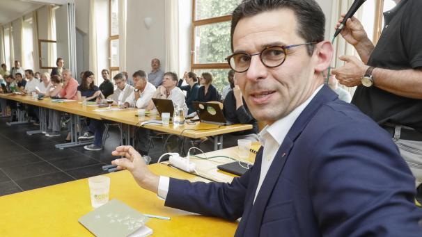 <p>Unter der Leitung von Co-Präsident Jean-Marc Nollet tagte der Föderationsrat von Ecolo am Abend in Namur.</p>