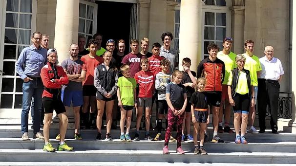 <p>Verbandsverantwortliche und Teilnehmer des Trainingscamps am Mittwoch in Spa</p>