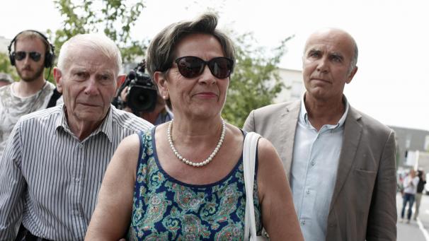 <p>Viviane Lambert (M) und Pierre Lambert (l), Eltern des Wachkomapatienten Vincent Lambert, kommen im Sebastopol-Krankenhaus an.</p>