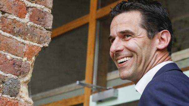 <p>Auch wenn es hier nicht den Anschein hat, als geistiger Vater der „Klatschmohn“-Regierung dürfte Ecolo-Copräsident Jean-Marc Nollet über die jüngste Entwicklung enttäuscht sein.</p>