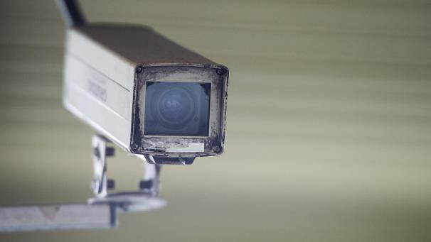 <p>Nicht überall im Land, wohl aber bald am Brüsseler Flughafen: Überwachungskameras mit Gesichtserkennung.</p>