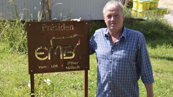<p>EMB-Präsident Erwin Schöpges auf dem heimischen Tömmelhof in Amel: „Im Moment ist die Lage etwas schwierig, weil wir es nach den letzten Wahlen mit einem politischen Vakuum zu tun haben.“</p>