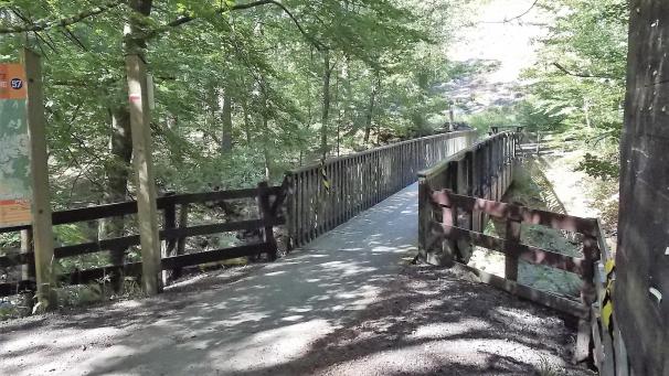 <p>Der neue Fußgängersteg „Schwarze Brücke“ hat sich seit 1986 als solide bewährt.</p>